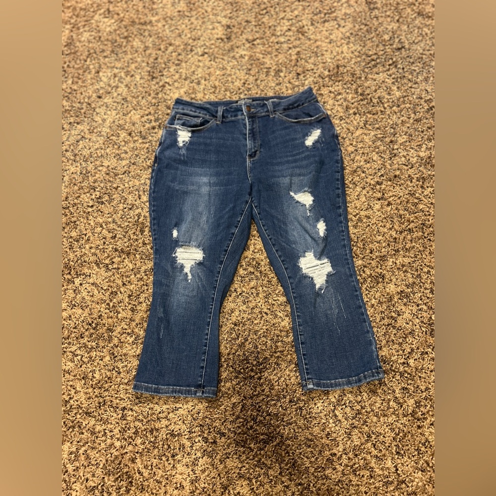 Judy Blue Capri Length Jeans - Medium Wash - Size 14W (Stretchy)